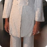 Codice V020
ANNA MIVI 
Completo giacca e pantalone in lamè argento chiaro 
Tg. 40/42 anni 60  € 40