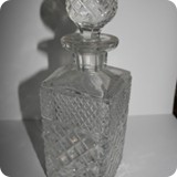 Codice ogg0012
Bottiglia in cristallo chiaro di Bohemia (24% PbO), con decorazioni in rilievo
alt. cm 20 peso Kg.2,300
anni 60 - € 140