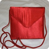 Codice BOP17
raso rosso, 
soluzione 1 tracolla
cm 4,5 x 16 x 15
€ 25